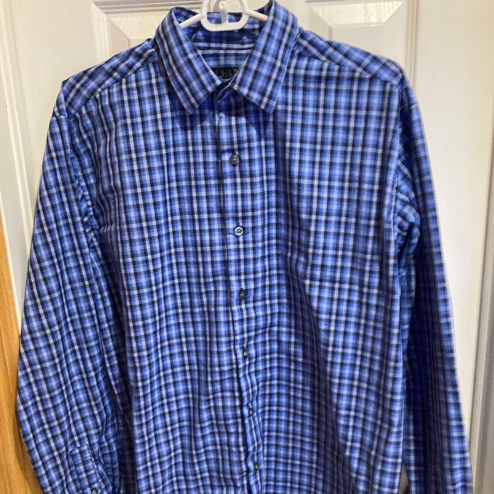 Slim fit men’s Alfani button down shirt